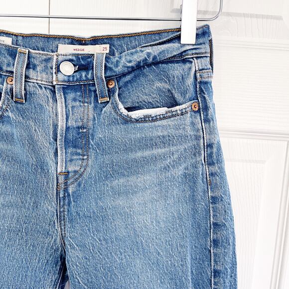 Levi's Premium Wedgie Fit Ankle Jeans in Medium Wash - Picture 7 of 11